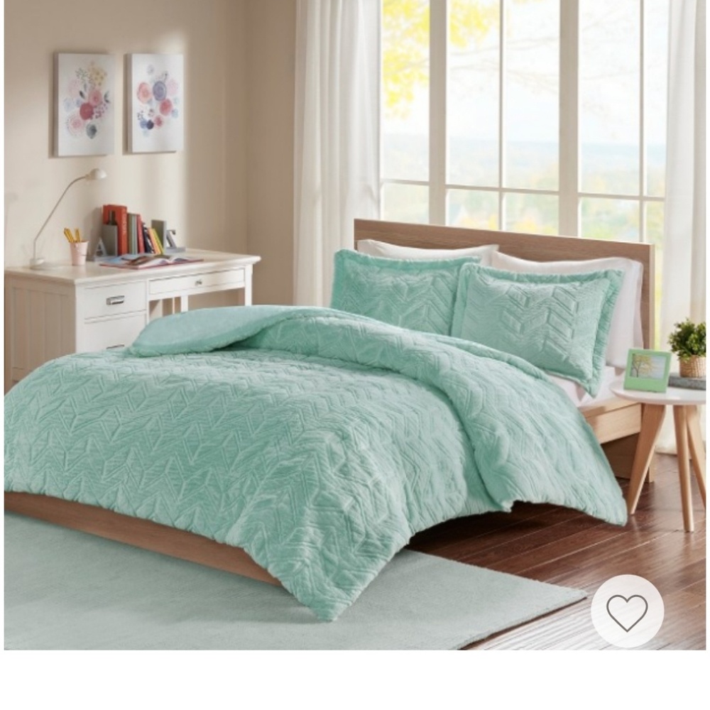 Twin soft chennile like comforter and sham